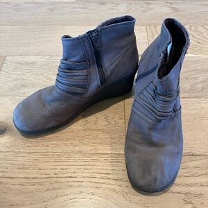 Keen Women's Ankle Boots in Dark Gray